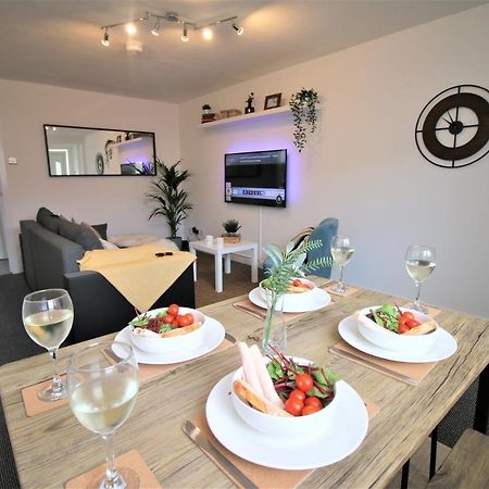 Thesiger Court Apartments - Free Private Parking - By Property Promise Кардіфф Екстер'єр фото