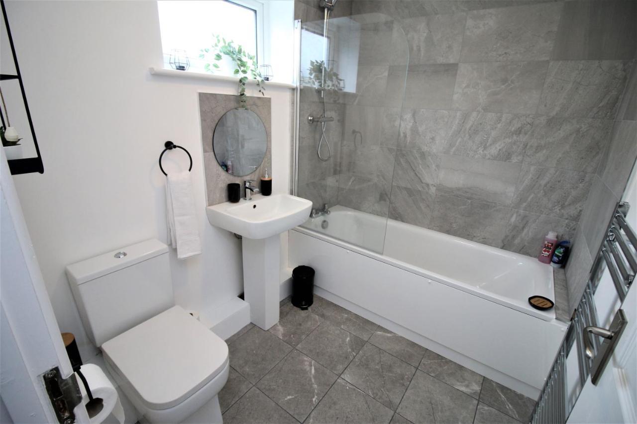 Thesiger Court Apartments - Free Private Parking - By Property Promise Кардіфф Екстер'єр фото
